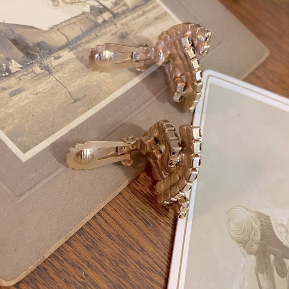 Vintage Unsigned Triangular Bypass Aurora Borealis (AB) Crystal Clip on Earrings - Picture 12 of 16